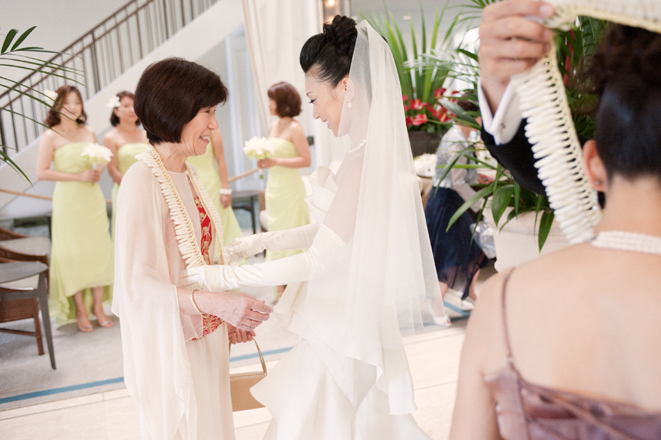 Bride giving Lei to Mother of Groom