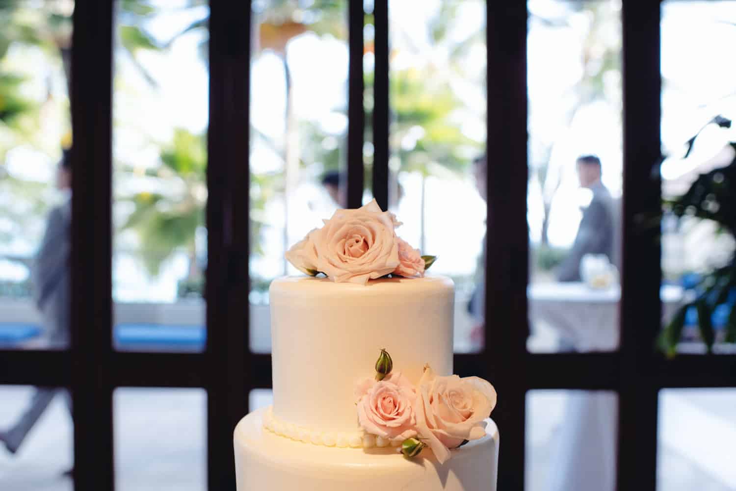 halekulani-hau-terrace-wedding-photographs-36